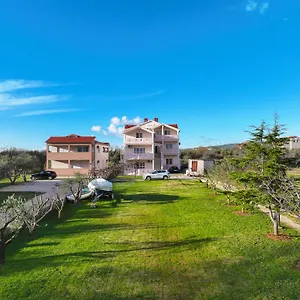 Apartment Beachfront Jermen, Sukošan